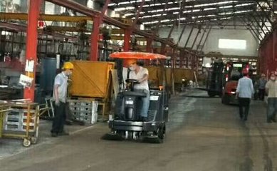 重工業(yè)制造車間的清潔就用科美電動(dòng)掃地機(jī),鐵屑粉塵全部清理掉